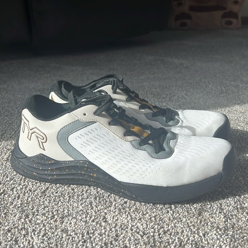 TYR CXT-1 Training/Lifting Shoes Women’s 9.5/ Men’s 8
